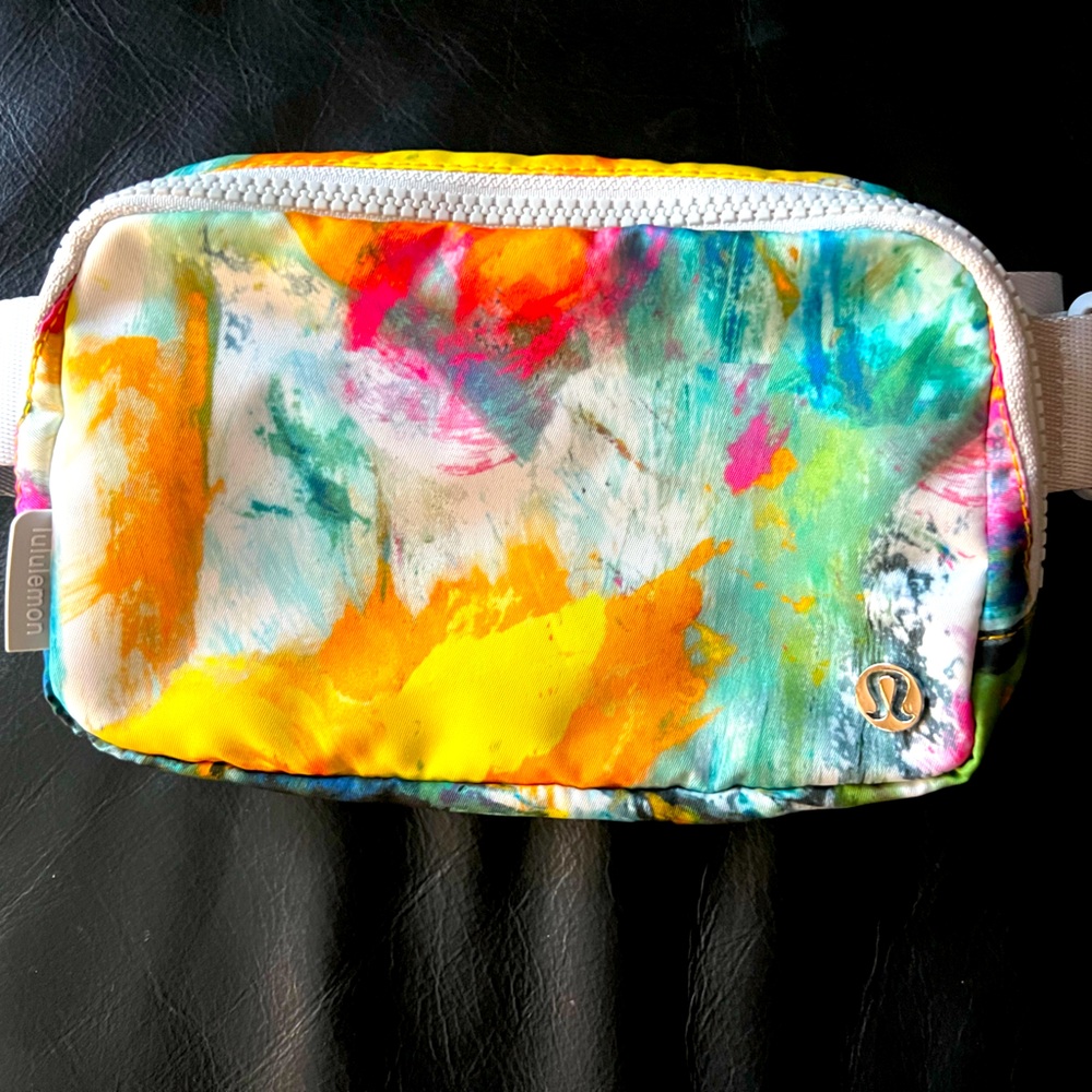 Lululemon Everywhere Belt Bag